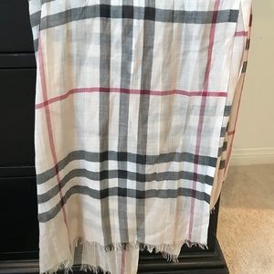 Burberry  scarf🧣